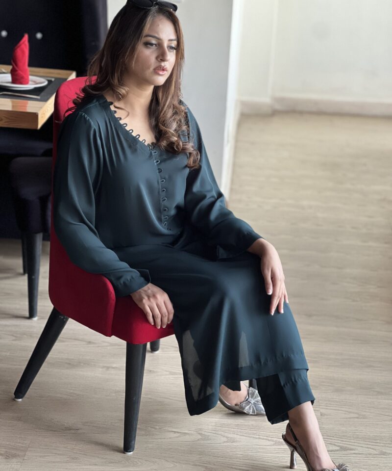 2-piece crepe georgette outfit for women – stylish lightweight formal wear set