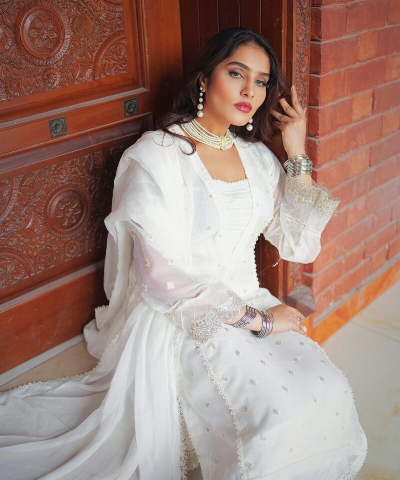 White embroidered semi formal dress for women with chiffon dupatta and silk trousers, elegant Pakistani festive wear